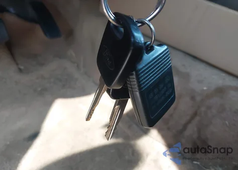 1999 Ford Explorer z USA, uszkodzony, nr VIN 1FMZU34E4XUA06563